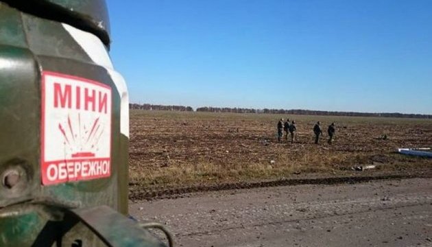 Invaders lay banned mines along contact line in Donbas