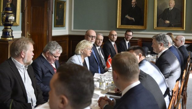 Poroshenko informa a los diputados daneses sobre las hostilidades de Rusia en el Donbás. Fotos 