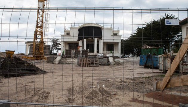 Журналісти показали французьку віллу колишньої дружини Путіна