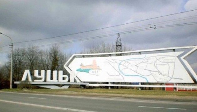 У Луцьку влаштували “фаєр-шоу” з вимогою обрати мера У Луцьку влаштували “фаєр-шоу” з вимогою обрати мера