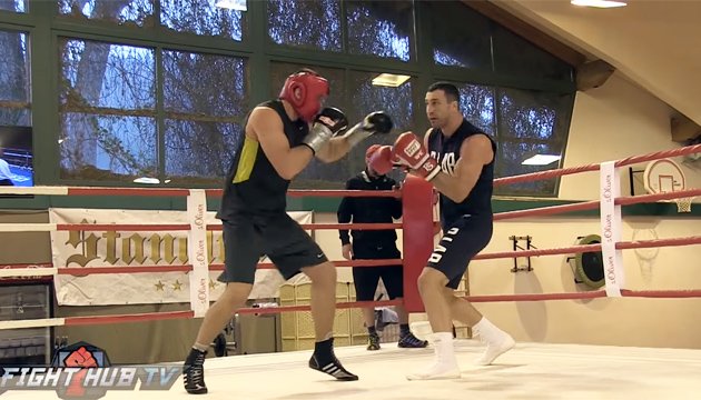 Wladimir Klitschko sparring for Joshua