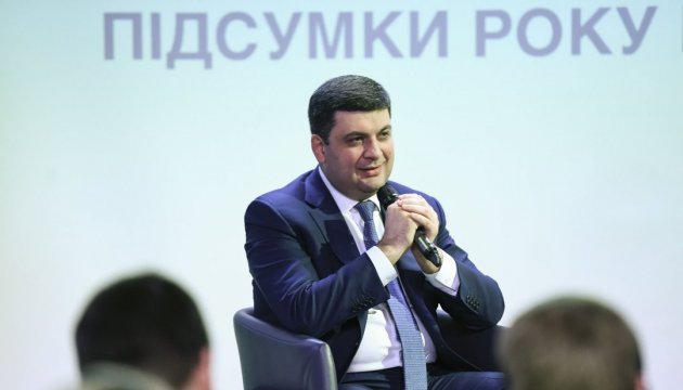 Volodymyr Groisman donne une conférence de presse à l’occassion de l’anniversaire du gouvernement