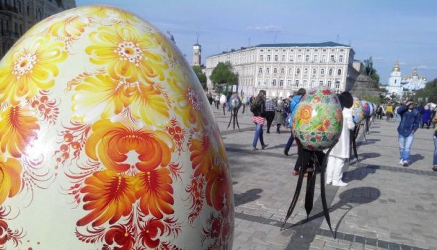 Le festival des œufs de Pâques à Kyiv : un œuf a été volé