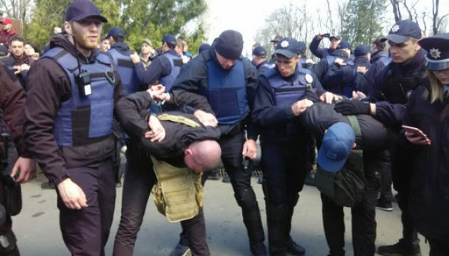 Поліція затримала 16 учасників штовханини у центрі Одеси