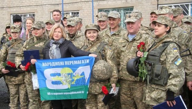 Геращенко нагадала про стандарти НАТО у ставленні до жінки в армії
