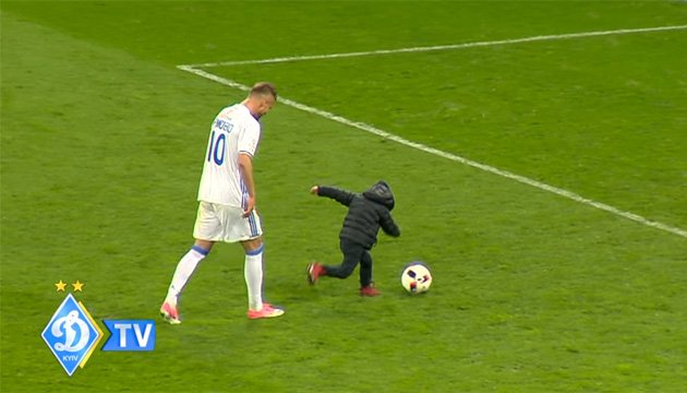 Yarmolenko celebra con su hijo la victoria del Dynamo. Video 