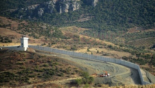 Туреччина завершила будівництво стіни вздовж кордону з Сирією 