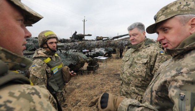 Порошенко прибув у танкову бригаду на Луганщині