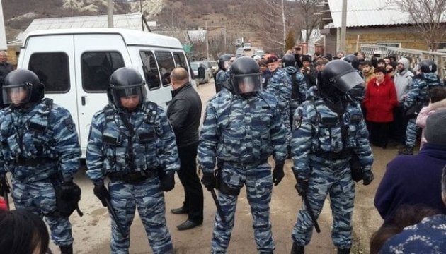 Video: Besatzer durchsuchen Häuser von Krimtataren