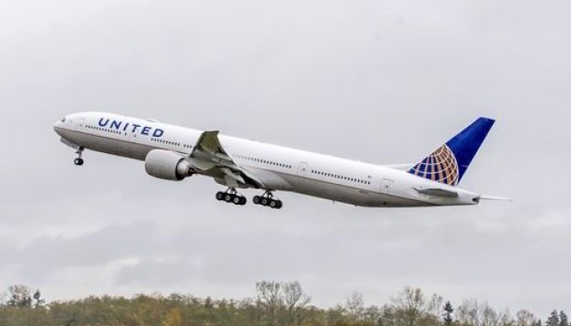 United Airlines поверне гроші всім пасажирам рейсу, з якого силоміць зняли чоловіка