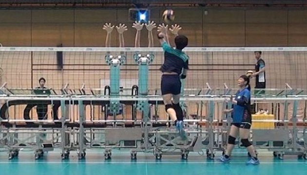 Японці створили шестирукого робота-волейболіста