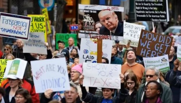 Протестувальники у США вимагали оприлюднити податкові декларації Трампа 