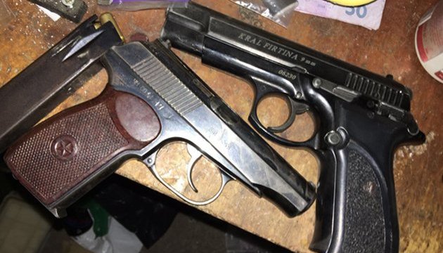 НПУ цьогоріч зафіксувала майже 1000 спроб незаконного продажу зброї