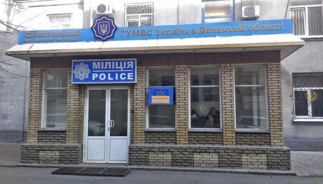 У Слов'янську поліція затримала грабіжника, який з ножем нападав на дівчат