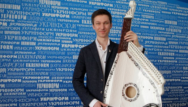 Valentyn Lysenko: La bandura, al igual que Ucrania, es moderna, profunda y polifónica (Entrevista)