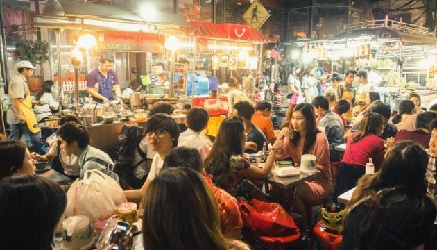 У Бангкоку заборонили кіоски з вуличною їжею