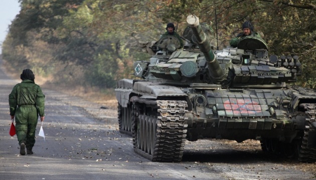 La situation dans le Donbass : les combattants pro-russes utilisent de l'artillerie lourde