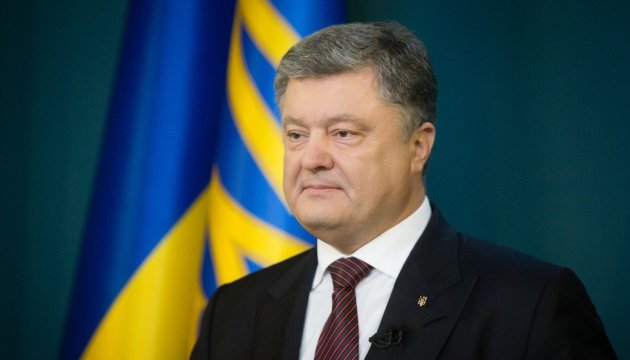 Poroshenko felicita a Emmanuel Macron por su víctoria electoral