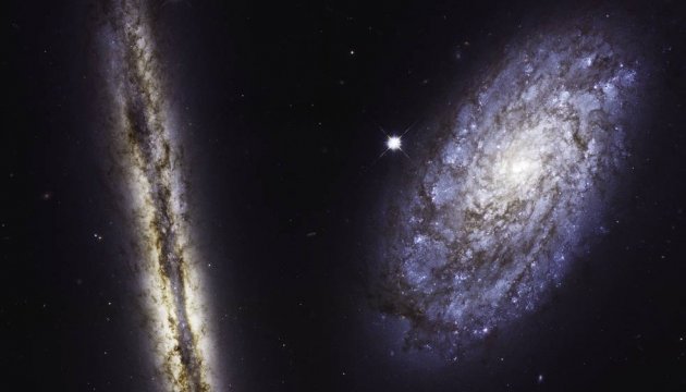 Hubble зробив неймовірний знімок двох спіральних галактик Hubble зробив неймовірний знімок двох спіральних галактик