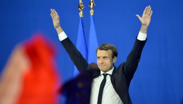 Макрон вступає на пост президента Франції. Олланд залишає Єлисейський палац