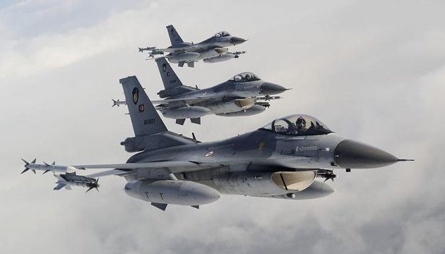 Турецькі літаки 141 раз за день порушили повітряний простір Греції