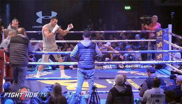 L’entraînement des boxeurs Wladimir Klitschko et Anthony Joshua à Londres (vidéos)