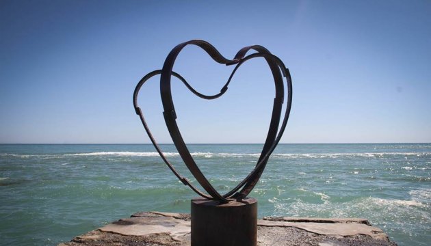 В Одесі встановили пам'ятник коханню