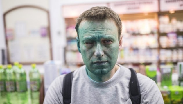 У Навального після нападу - хімічний опік ока зеленкою