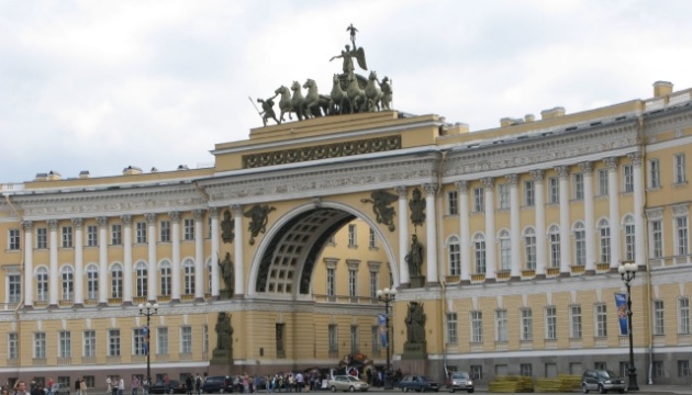 Активіста пітерської “Артпідготовки” затримали за акцію у день народження Путіна