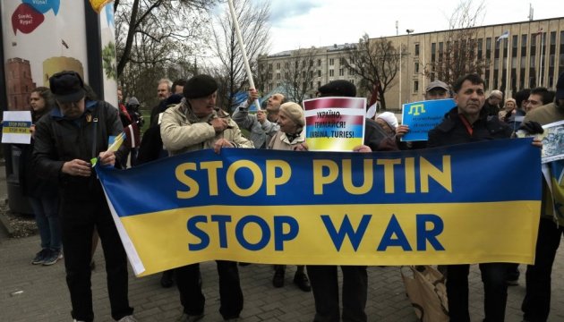 Une manifestation «Stop Putin’s War In Ukraine 4.0» a eu lieu à Riga (photos, vidéo)