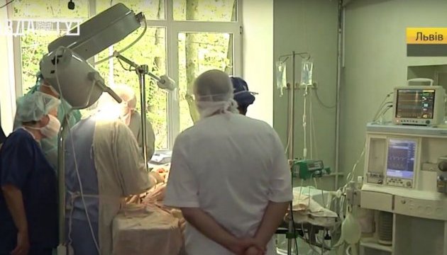 У Львові американські хірурги безкоштовно допомагають дітям-сиротам