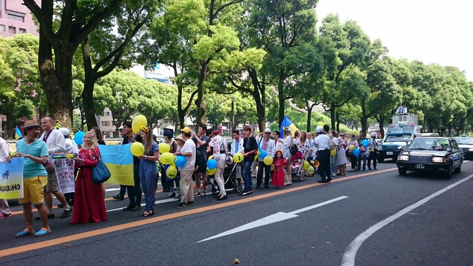 В японських містах пройшли паради вишиванок