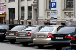 Закон про паркування для водіїв з дітьми до трьох років набув чинності -  що треба знати