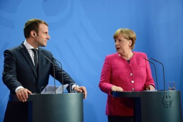 Меркель і Макрон поговорили про корисний