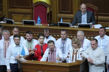 Парубій відкрив засідання Ради - більшість нардепів у вишиванках