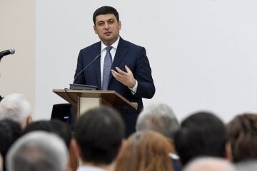 Не хочу тиснути, але майте совість - Гройсман дорікнув суддям за поблажки корупціонерам