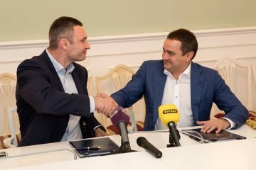 Підготовка до фіналу Ліги чемпіонів: Кличко та президент ФФУ підписали меморандум