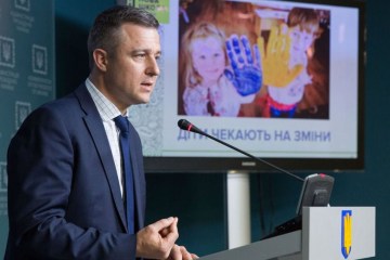 Кулеба вимагає порушити справу через залучення дітей до реклами білизни