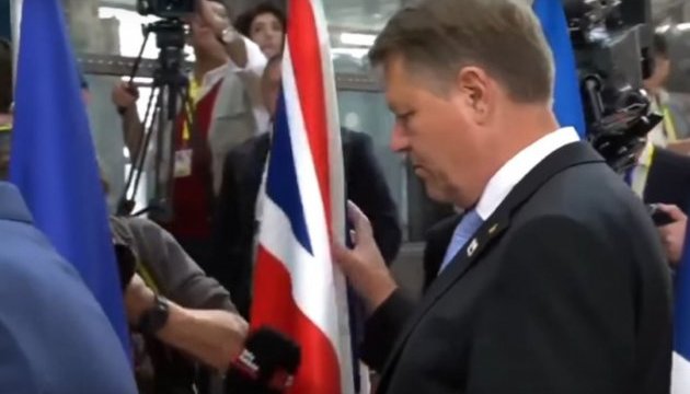 У Румунії обговорюють конфуз президента Йоханніса з британським прапором
