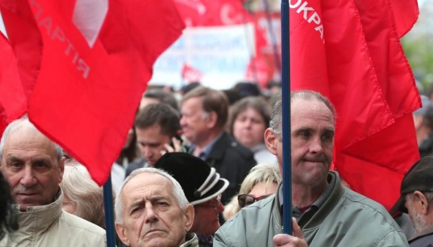Mitin del 1 de mayo reúne a varios miles de participantes en Kyiv. Foto