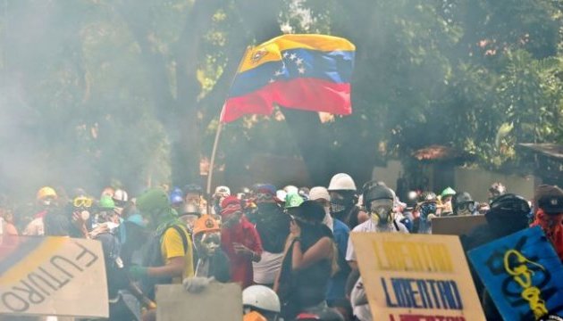 Опозиція Венесуели звинуватила Мадуро в організації перевороту