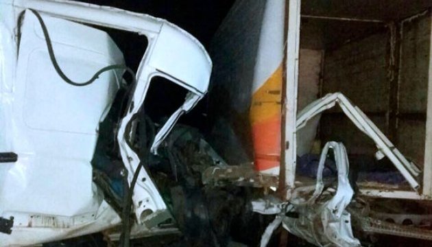 На Полтавщині мікроавтобус зіткнувся з вантажівкою, є жертви