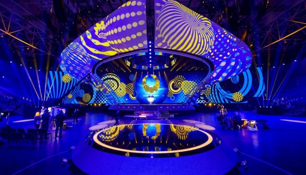 Eurovision participant from Macedonia amazed by size of stage