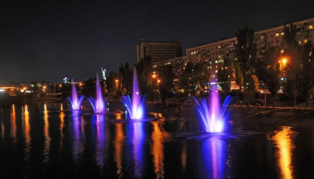 Негода “зламала” третину фонтанів на столичній Русанівці 