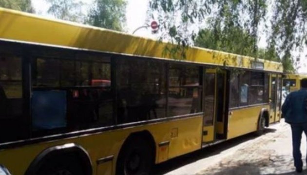 У Києві обстріляли автобус з пасажирами