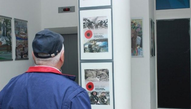 У Дніпрі відкрили виставку до Дня пам’яті та примирення У Дніпрі відкрили виставку до Дня пам’яті та примирення