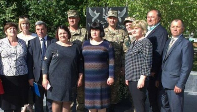 У Захарівці Одеської області відкрили пам'ятник Героям Небесної Сотні