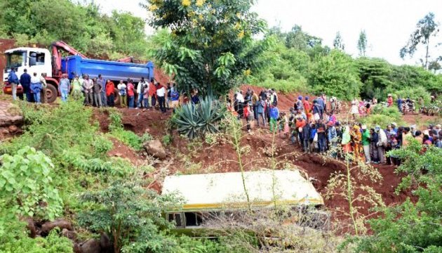 У Танзанії розбився автобус, загинули понад 30 школярів