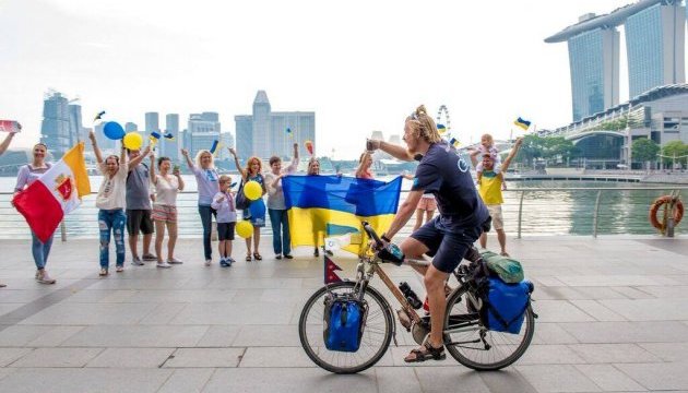 Із Одеси в Сінгапур на велосипеді: додому повернувся турист-екстремал