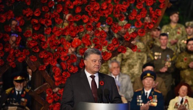 Порошенко: Ніхто не применшить подвиг українців у Другій світовій війні